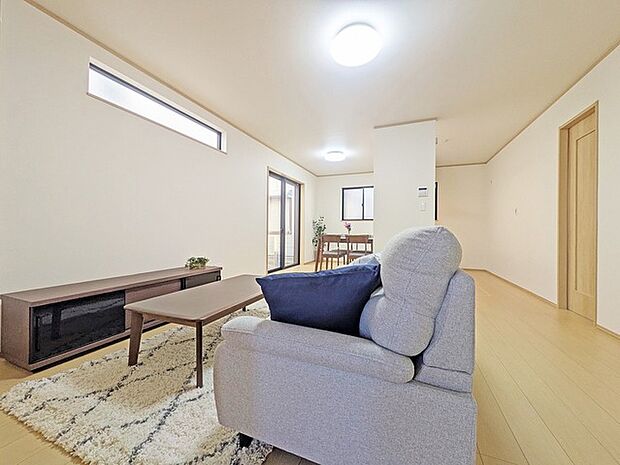 大画面ＴＶの配置も可能なワイドリビングは約15.75帖。  