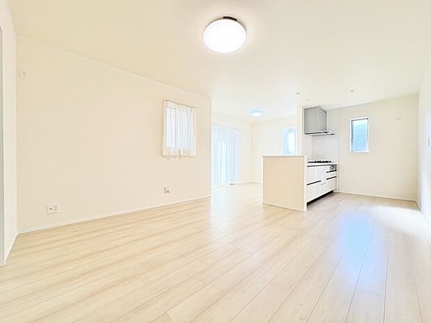 ご家族みんながゆったりくつろげる広々リビング。