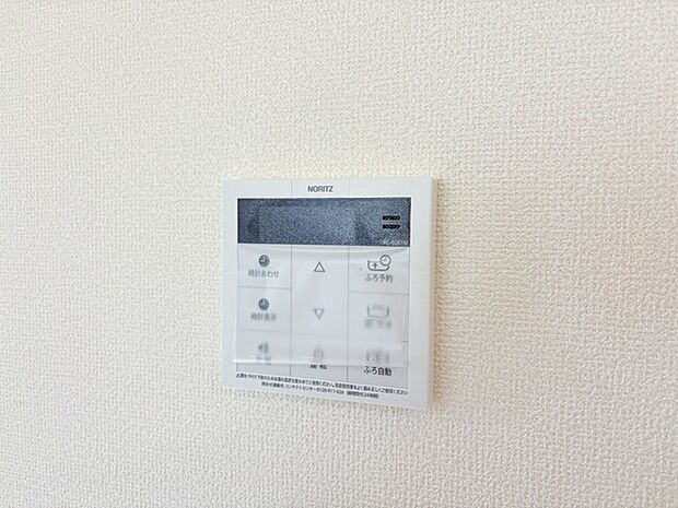 キッチンからボタンでピッとワンプッシュでお風呂が沸かせます。