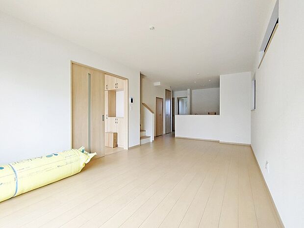 家族が自然に集りそうな広さが魅力のＬＤＫ。 