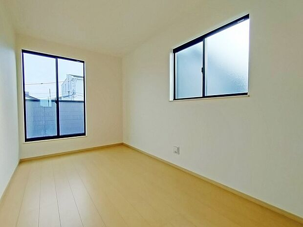 たっぷりの陽光に包まれる明るい住まい。