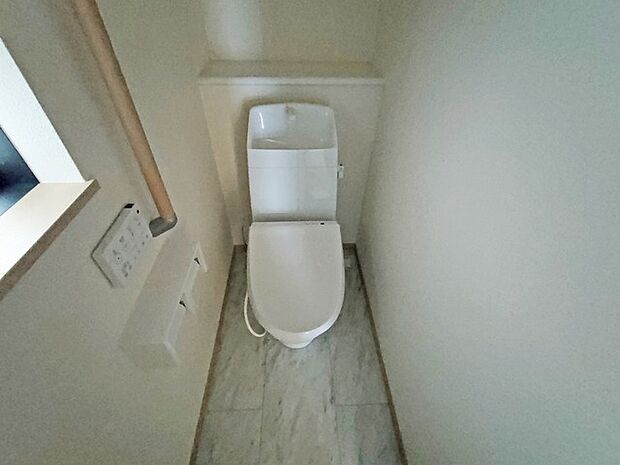 注目度の高いお手洗い。ちゃんとウォシュレット機能ついてます。
