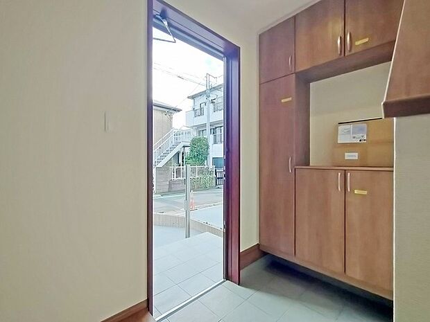 靴がしっかり収まるから、散らかりがちな玄関もスッキリ。 