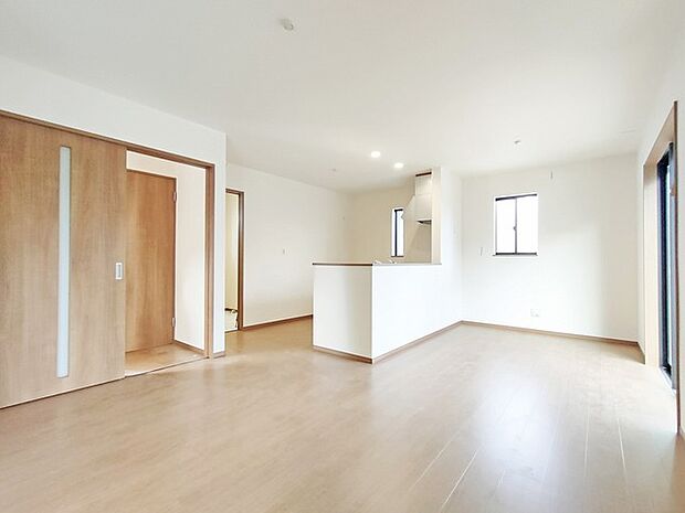 ご家族みんながゆったりくつろげる広々リビング。