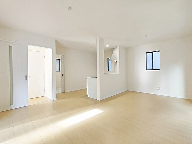 ご家族みんながゆったりくつろげる広々リビング。