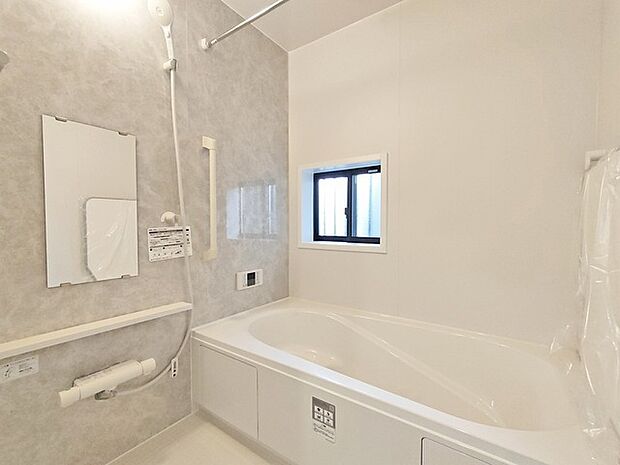 一日の疲れを癒す浴室は、広々1坪以上。