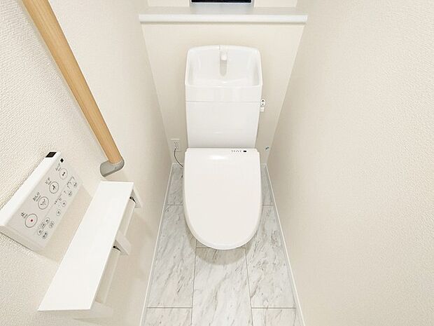 注目度の高いお手洗い。ちゃんとウォシュレット機能ついてます。