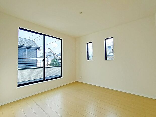 たっぷりの陽光に包まれる明るい住まい。