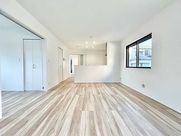 ご家族みんながゆったりくつろげる広々リビング。