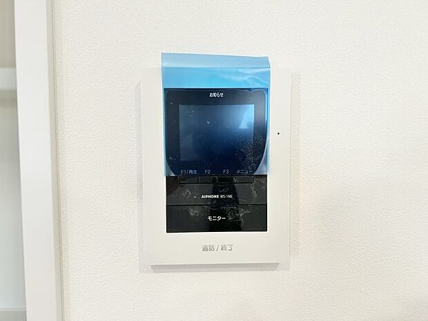 来客が一目で分かるカラーモニターインターフォン付き。