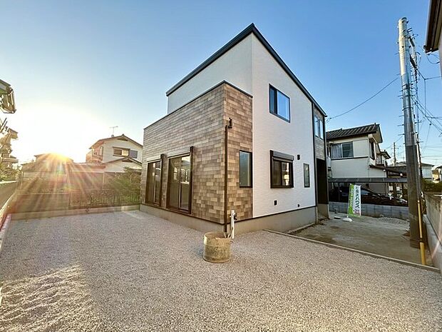 ベッドタウンにスタンダードなサイズのお庭付き。