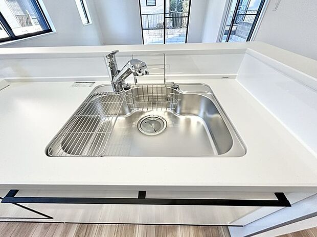 ステンレスのキッチンは耐久性とお掃除しやすい使い勝手が魅力です。