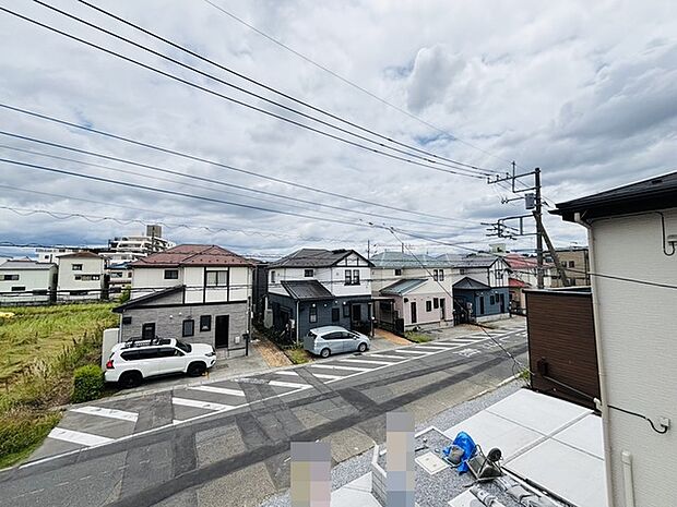 車の通りも少ない閑静な住宅地。子育てにも、第二の人生にも。