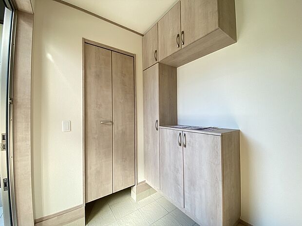 靴がしっかり収まるから、散らかりがちな玄関もスッキリ。 