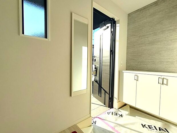 靴がしっかり収まるから、散らかりがちな玄関もスッキリ。