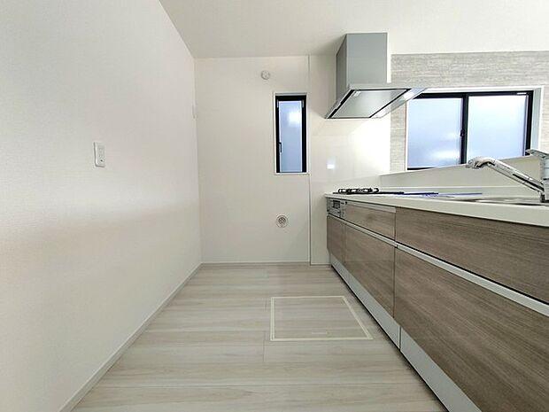 料理をしながらでも、ご家族との会話を楽しめる対面キッチン。