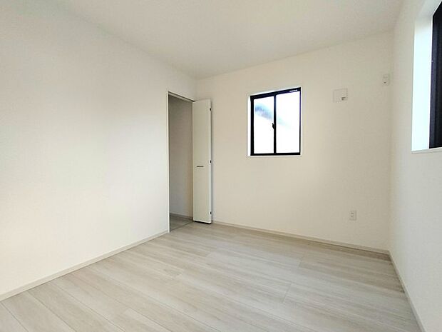 たっぷりの陽光に包まれる明るい住まい。