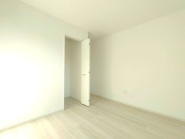 太陽の恵みを感じる、温もりと明るさにあふれたお部屋。