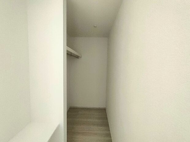 キッチン横の収納スペース