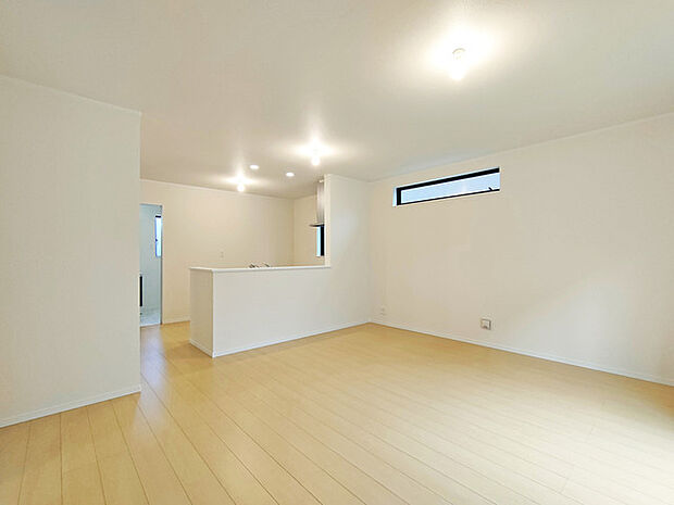 ご家族みんながゆったりくつろげる広々リビング。 