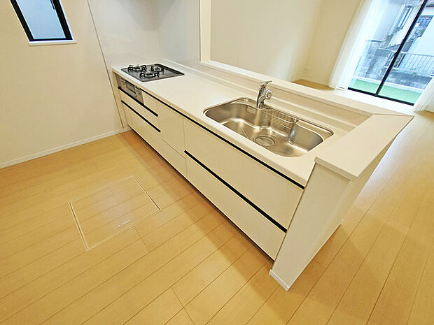 料理をしながらでも、ご家族との会話を楽しめる対面キッチン。 