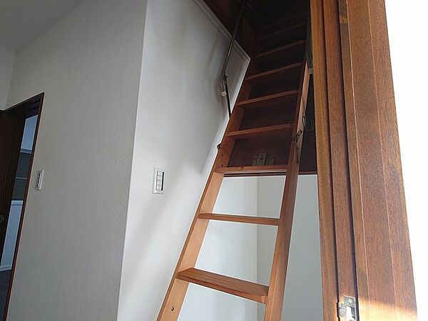 小屋裏収納があります。