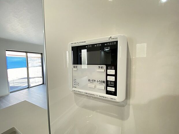 キッチンからボタンでピッとワンプッシュでお風呂が沸かせます。