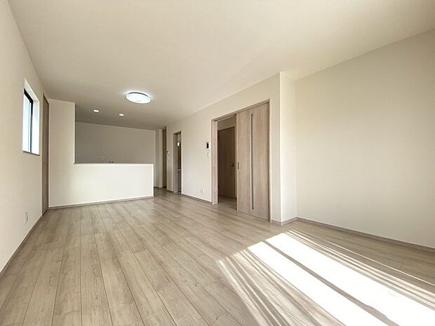 リビングは家具の配置も思いのまま。自由度が高い設計です。 