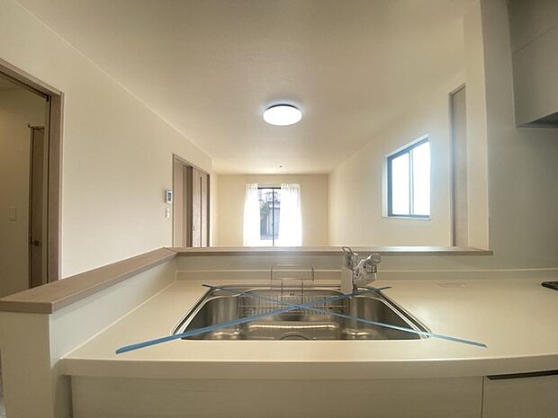 ご家族みんながゆったりくつろげる広々リビング。 