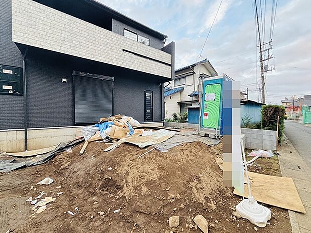 広々とした南庭は、太陽の下のリビングかもしれません。