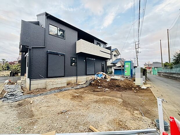 駐車場は停めやすい広さで3台可、家庭菜園も楽しめる。