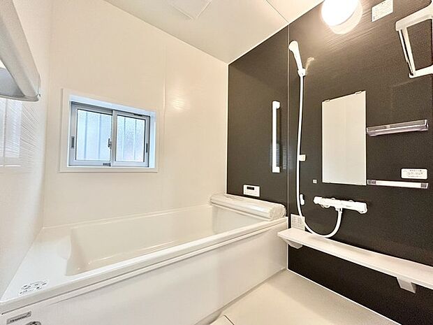 一日の疲れを癒す浴室は、広々1坪以上。