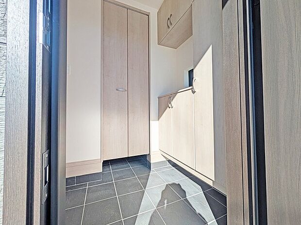 靴がしっかり収まるから、散らかりがちな玄関もスッキリ。 