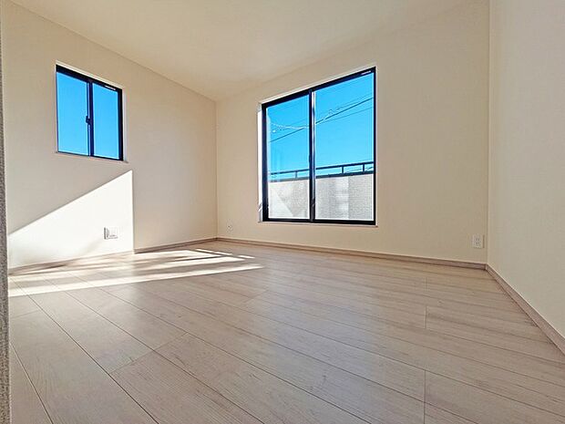 広々バルコニーから、たっぷり太陽の恵みが得られます。