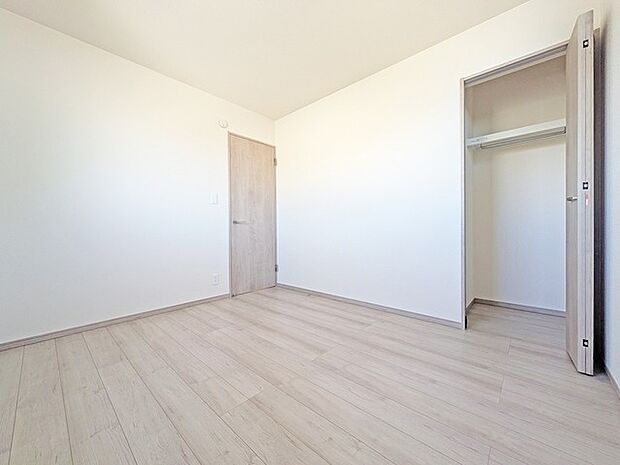 子供部屋にも嬉しい全居室収納スペース。