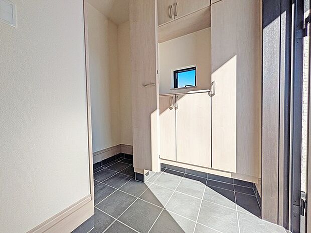 大容量のウォークインシューズクローゼットが嬉しい。