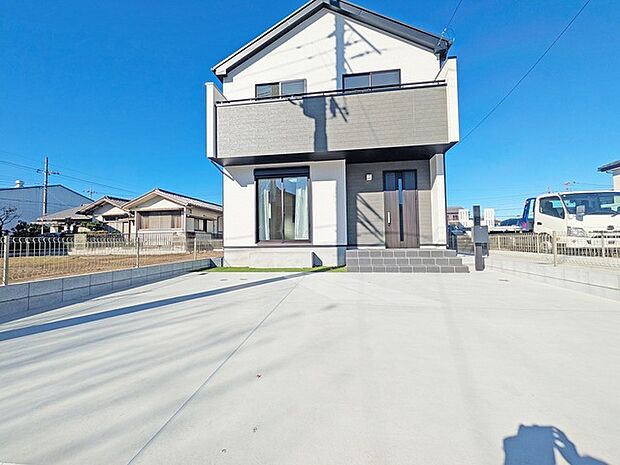 セカンドカーにも便利、駐車2台可の敷地。  