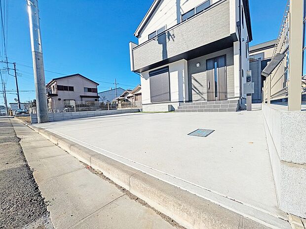 並列2台駐車可能な、ゆとりのカースペースがここに。