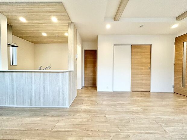 対面キッチンがご家族の温かい時間を演出。 