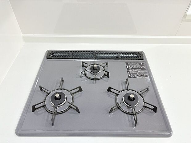 3口のガスコンロで、お料理はよりスピーディーに。