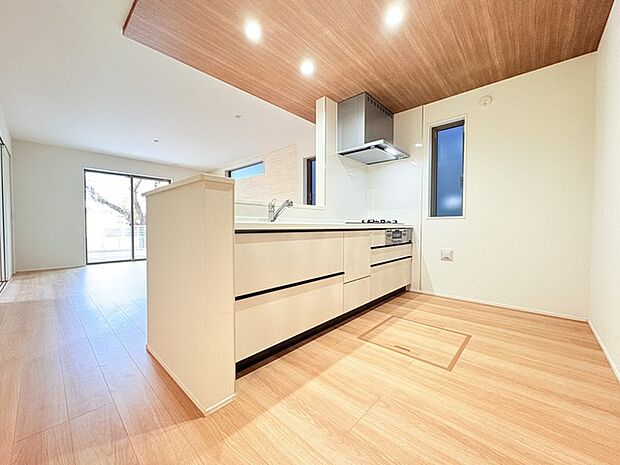 料理をしながらでも、ご家族との会話を楽しめる対面キッチン。