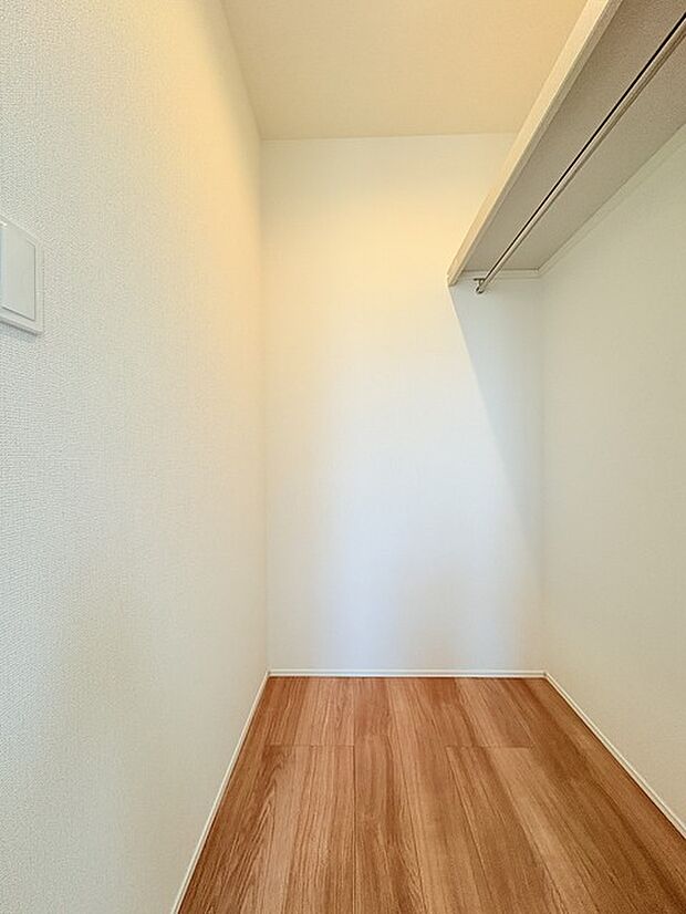 収納力と使い勝手がうれしいウォークインクローゼットがあります