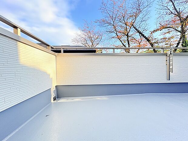 らくらくお洗濯を助ける広いバルコニー。