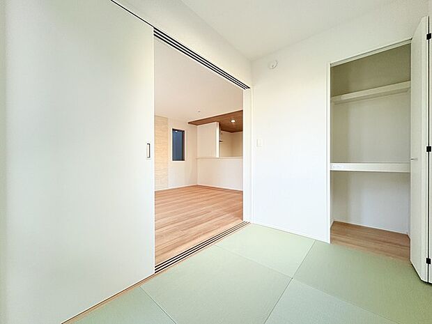 お子様にとっていいお昼寝空間になる和室は、ぜひリビングのお隣で。