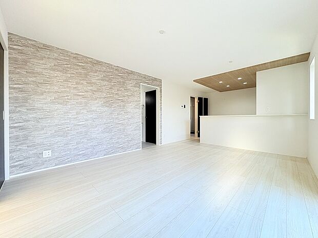 家族が自然に集りそうな広さが魅力のＬＤＫ。 