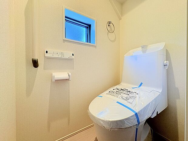 お掃除らくらく。便座脇の操作盤をなくした、リモコンタイプのお手洗い。