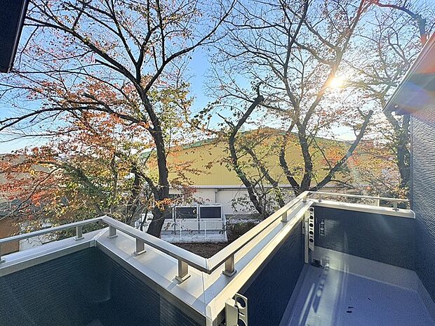 ゆったりとした緑地の多い立地ならでは！このビュースポットは見ごたえあります。 