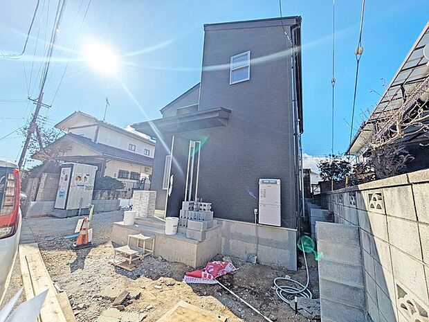 ＪＲ宇都宮線「東大宮」駅東口徒歩3分、提携駐車場もあります。エステート白馬東大宮店までお気軽にお問い合わせください。 