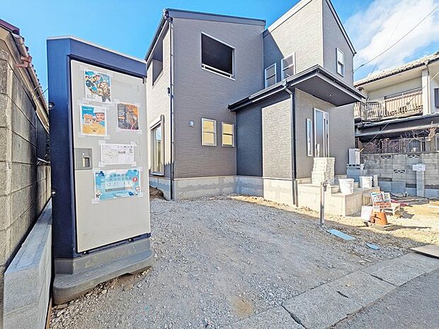 セカンドカーにも便利、駐車2台可の敷地。 