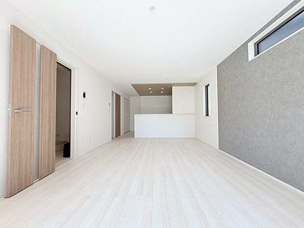 家族が自然に集りそうな広さが魅力のLDK。